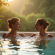 Couple relaxant dans un spa en plein air en HautsdeFrance